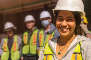 foto de colaboradores homens e mulheres na mineração