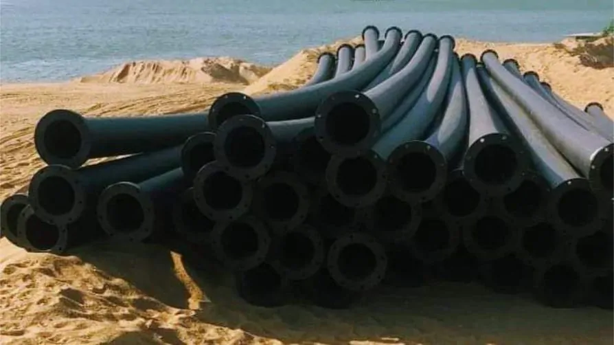 foto de tubulação em PEAD flangeados da Gemdra.