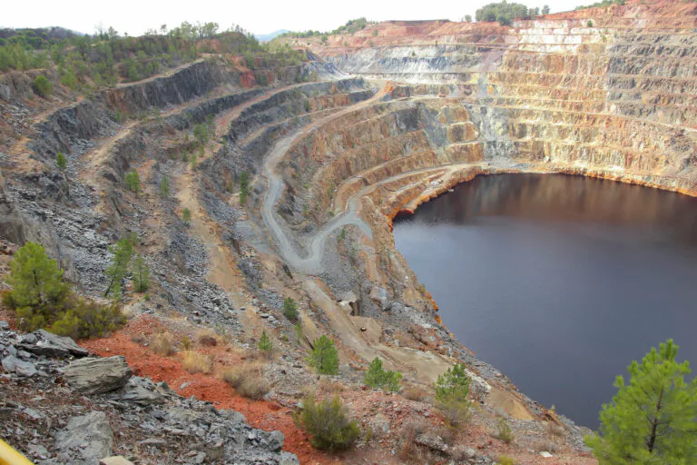 Condições hidrogeológicas na estabilidade de taludes